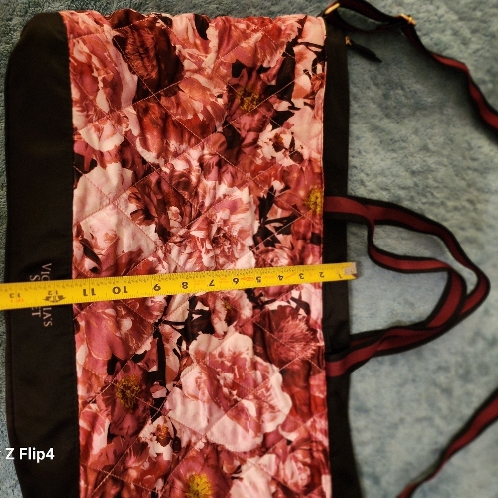 VICTORIA'S Secret FLORAL zipper TOTE, EUC - Picture 6 of 13